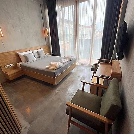 Warszawski Hotel *